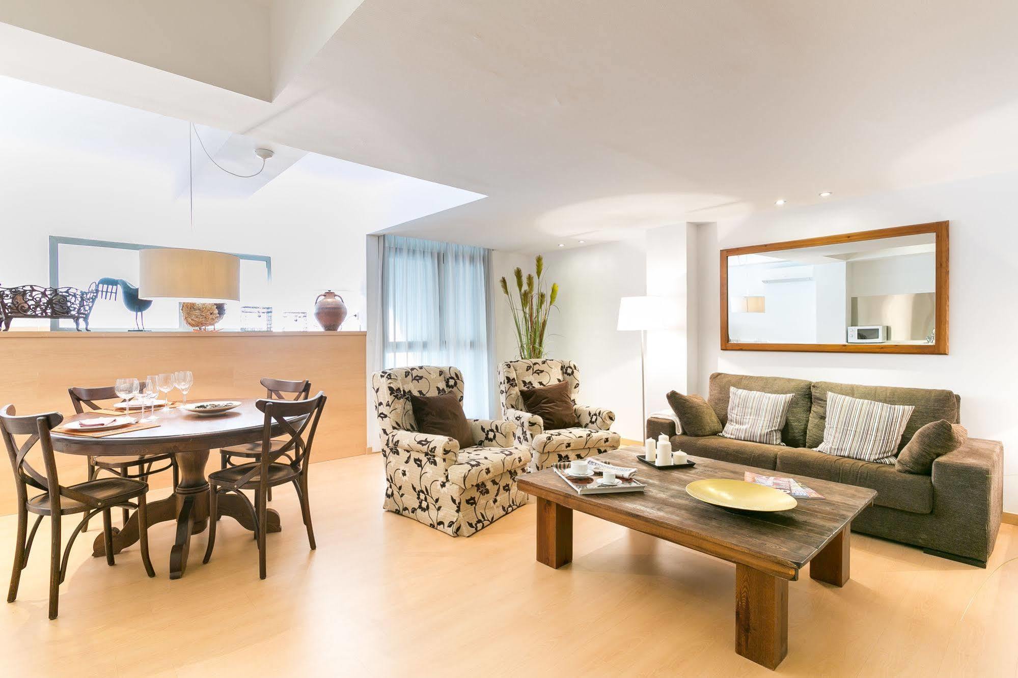 ברצלונה Serennia Cest Apartamentos Arc De Triomf מראה חיצוני תמונה