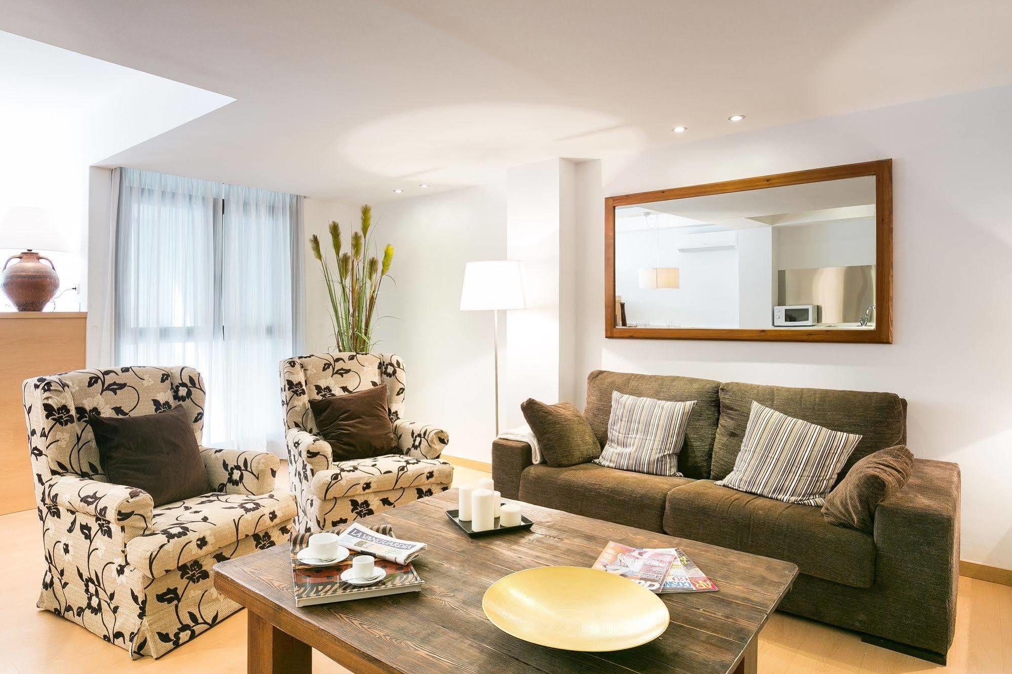 ברצלונה Serennia Cest Apartamentos Arc De Triomf מראה חיצוני תמונה