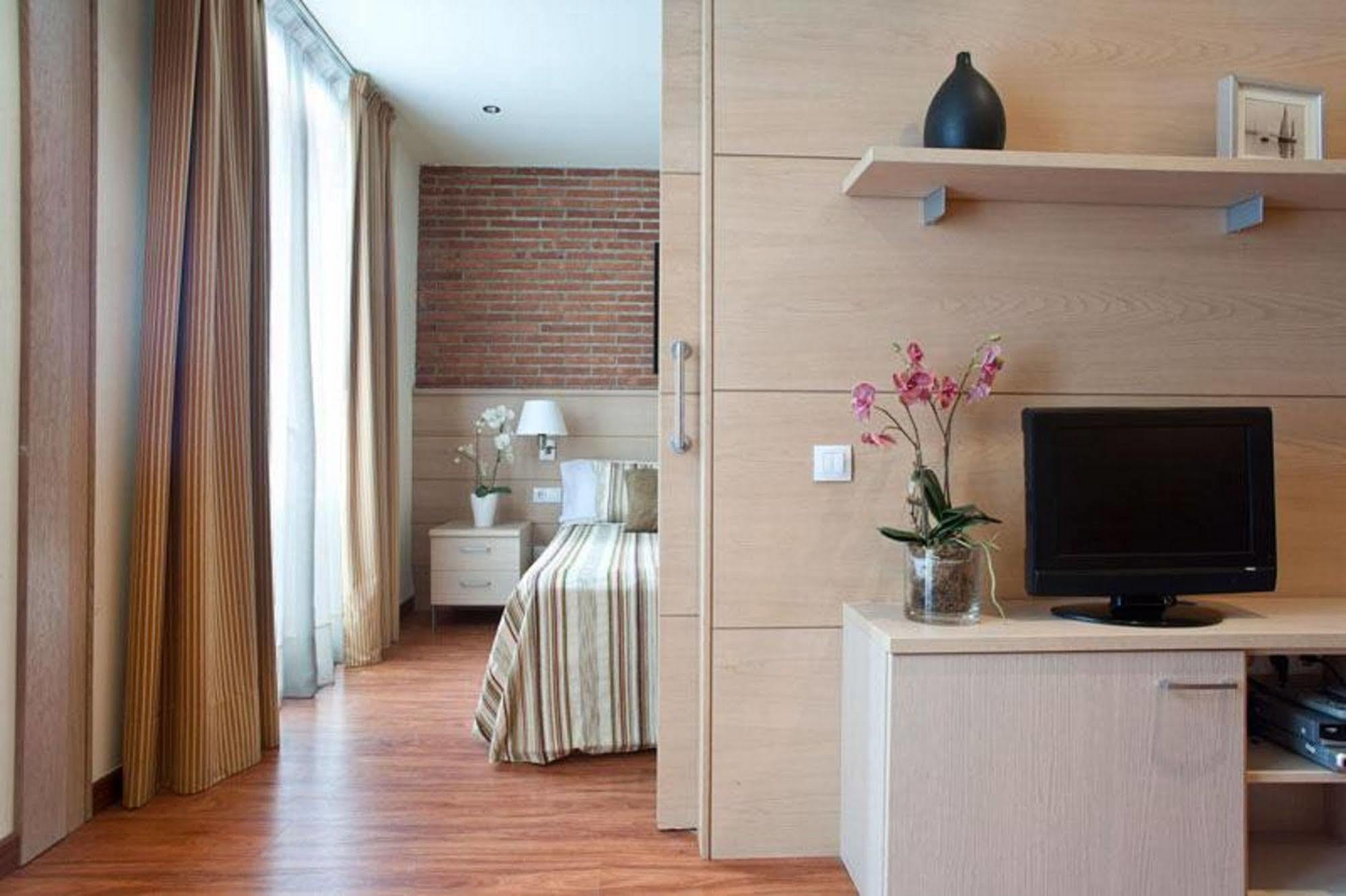 ברצלונה Serennia Cest Apartamentos Arc De Triomf מראה חיצוני תמונה