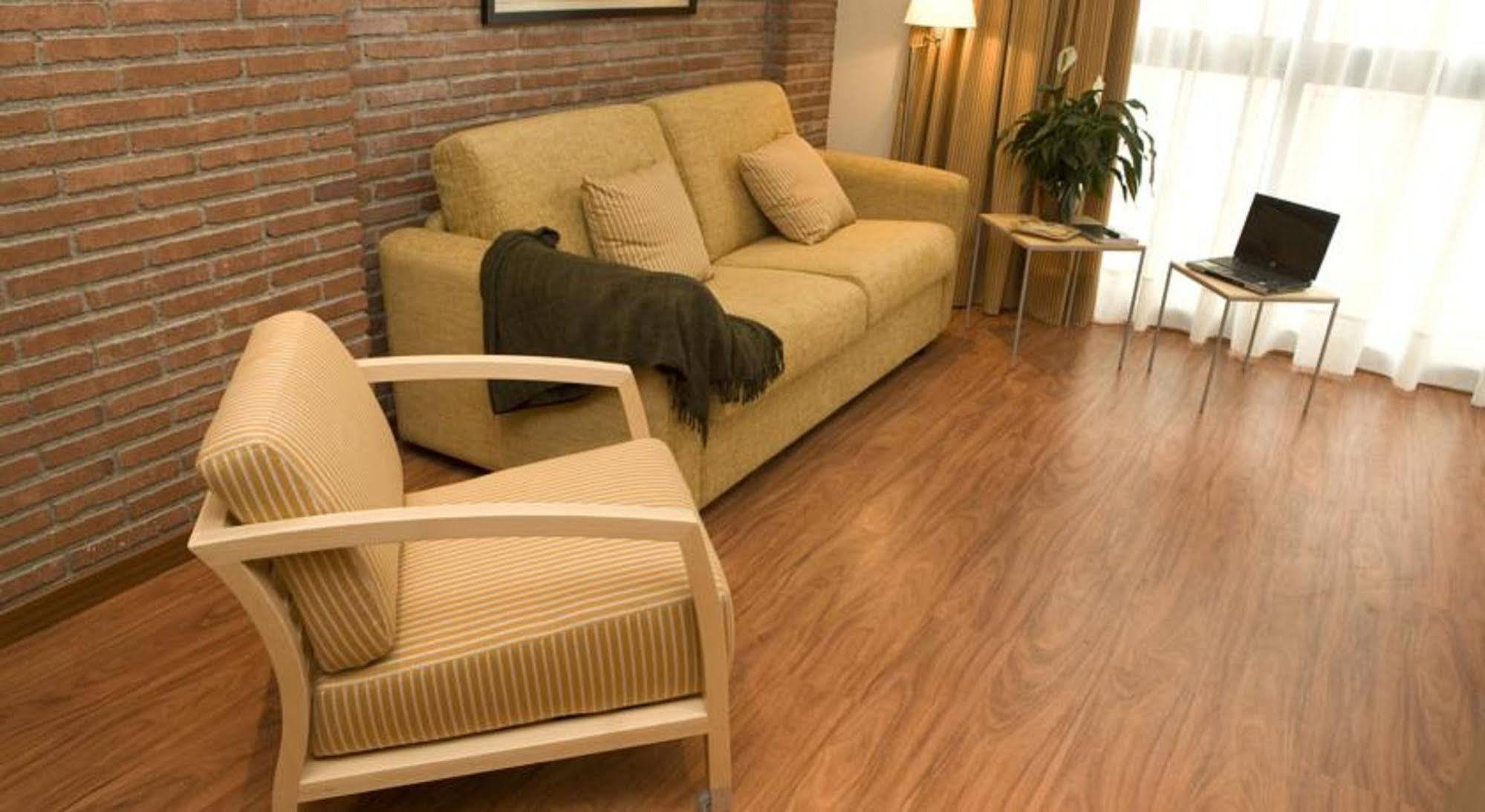 ברצלונה Serennia Cest Apartamentos Arc De Triomf מראה חיצוני תמונה